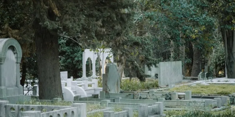 Mơ thấy bia mộ nhưng không có tên