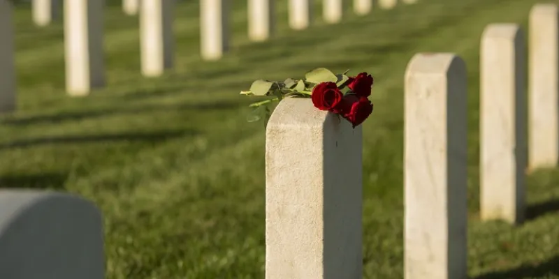 Con số nào mang lại may mắn khi bạn mơ thấy bia mộ?