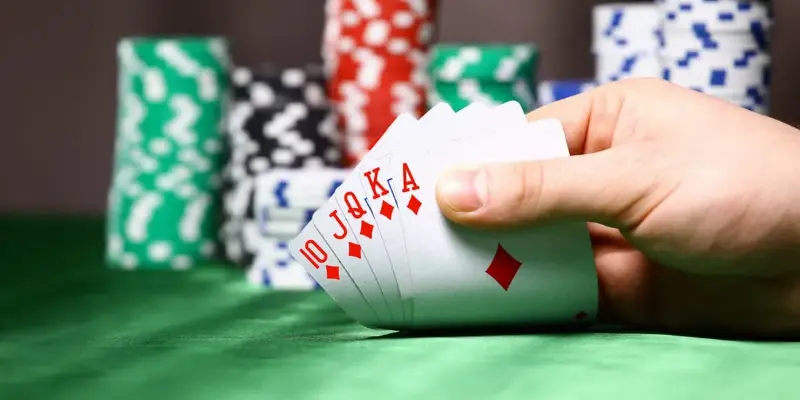 Vai trò thứ hạng tay bài poker trong trò chơi